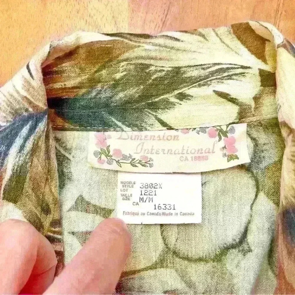 Vintage oversized Hawaiian floral short sleeves button down blouse shirt - Picture 5 of 13